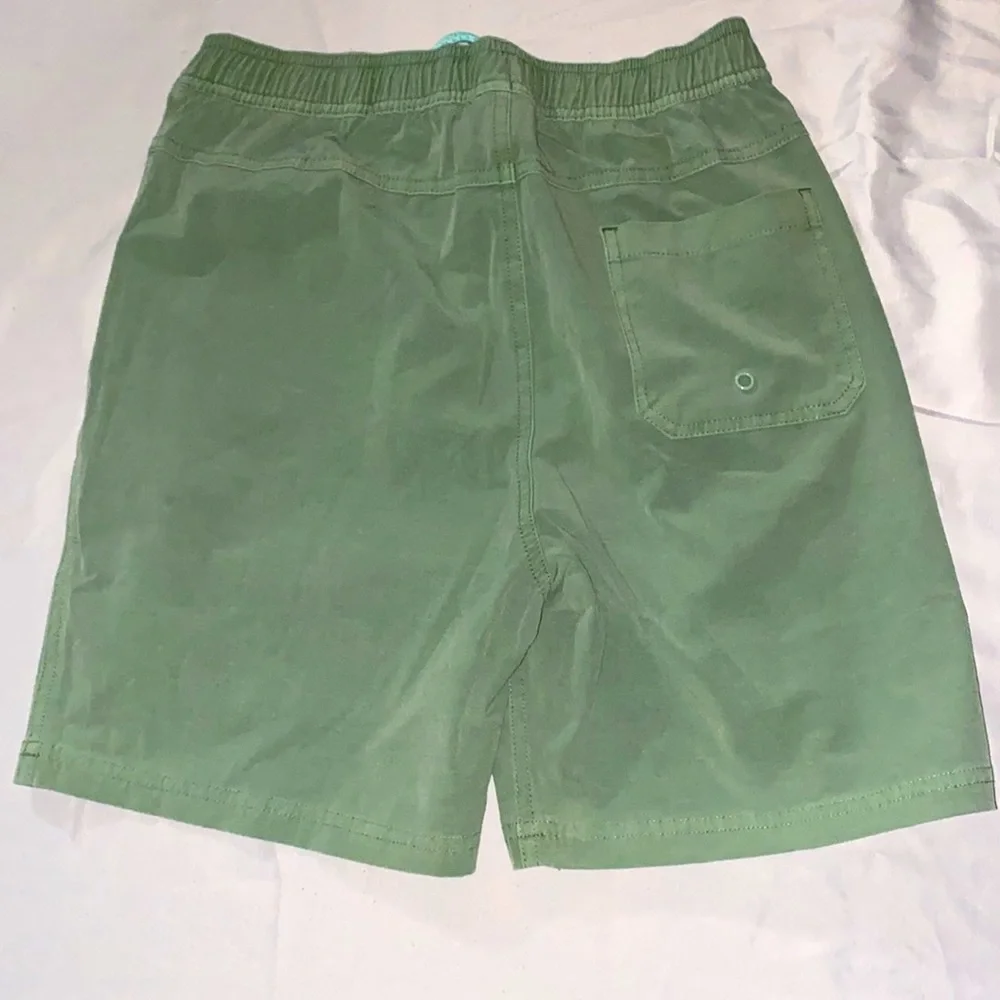 Southern Point Co. swim trunks size youth large color green new with tags